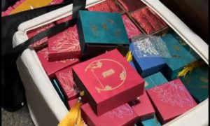 老人直播間買(mǎi)珠寶花光70萬(wàn)買(mǎi)房錢(qián)縮略圖 老人直播間買(mǎi)珠寶花光70萬(wàn)買(mǎi)房錢(qián)縮略圖