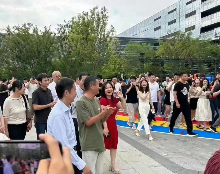 馬云現身阿里巴巴園區插圖 馬云現身阿里巴巴園區插圖