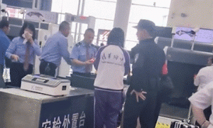 長沙南站一學生安檢時砸傷民警縮略圖