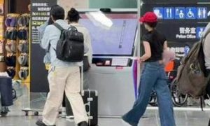 機場偶遇黃圣依楊子 網友：沒離婚啊？縮略圖
