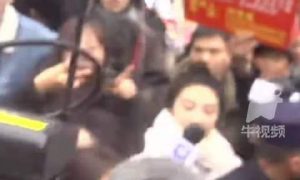 楊妞花說(shuō)余華英聽(tīng)到結(jié)果眼淚掉下來(lái)了縮略圖 楊妞花說(shuō)余華英聽(tīng)到結(jié)果眼淚掉下來(lái)了縮略圖