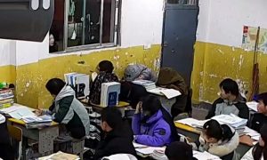 班主任不準15歲男生晚自習(xí)上廁所縮略圖 班主任不準15歲男生晚自習(xí)上廁所縮略圖