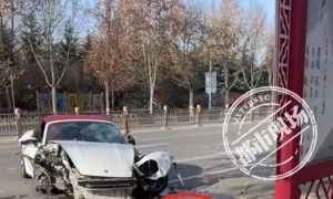 河南一保時(shí)捷發(fā)生車(chē)禍:車(chē)身分離縮略圖 河南一保時(shí)捷發(fā)生車(chē)禍:車(chē)身分離縮略圖