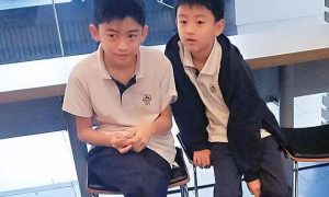 謝霆鋒兒子給奶奶錄抓娃娃視頻縮略圖