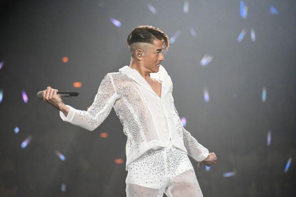 郭富城演唱會上跌落舞臺發出巨響插圖 郭富城演唱會上跌落舞臺發出巨響插圖