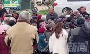 男子喜得千金辦滿月請十班舞臺車縮略圖